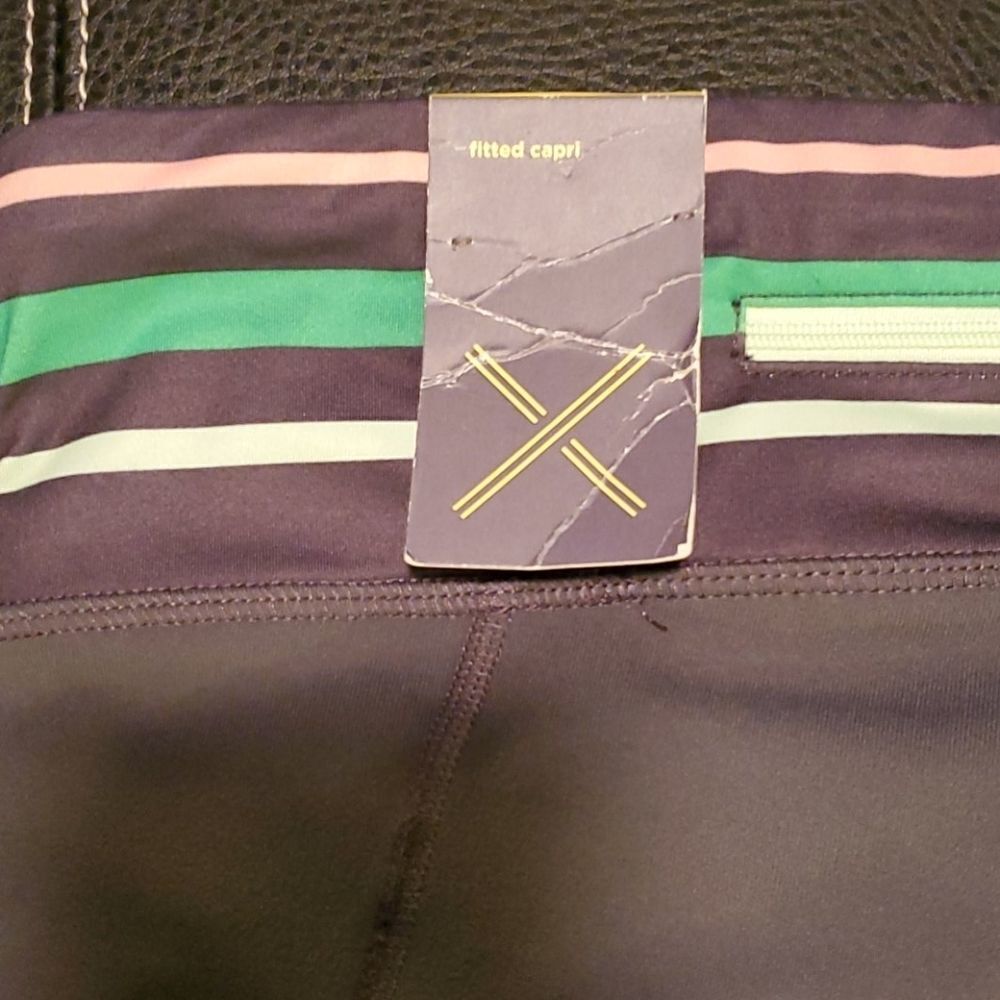 Xersion fitted Capris - Picture 4 of 8